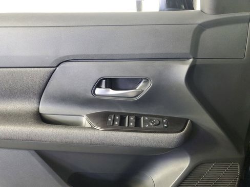 Used 2026 Nissan Kicks SV w/ SV Premium Package image 28