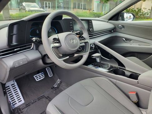 New 2026 Hyundai Elantra SEL Sport FWD image 9