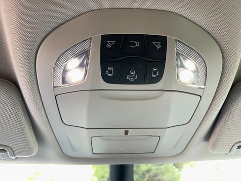 Used 2024 Chrysler Pacifica Touring-L image 23