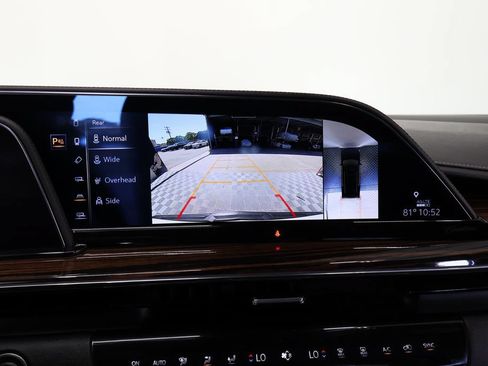 Used 2022 Cadillac Escalade ESV Premium Luxury w/ Performance Package AWD/4WD image 32