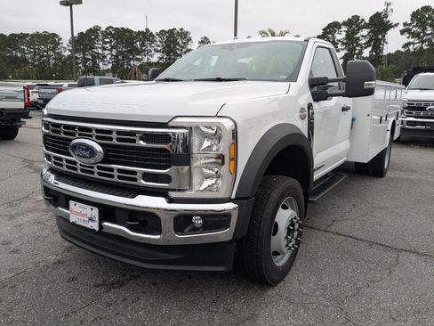 New 2025 Ford F550 4x4 Regular Cab Super Duty image 9