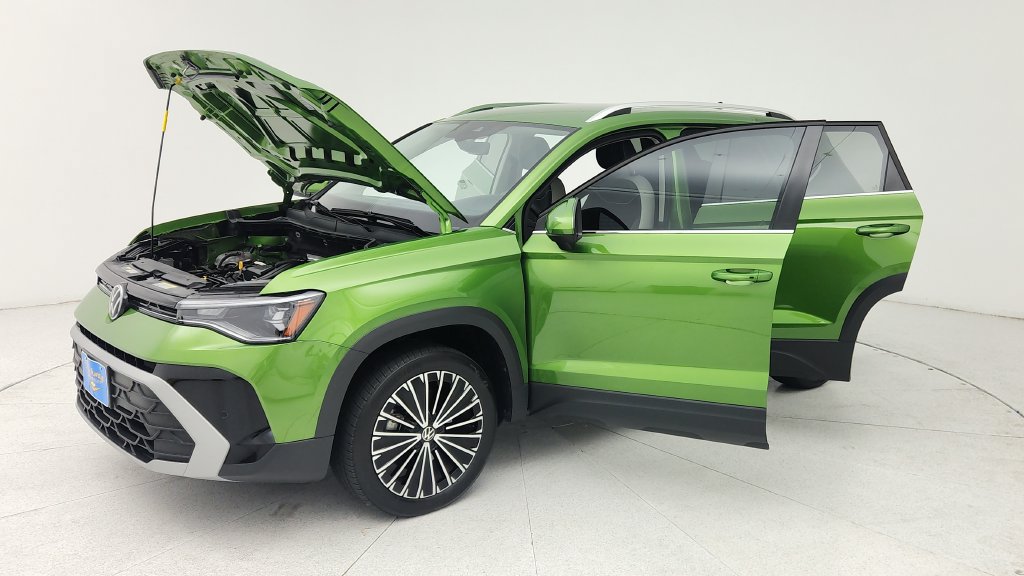 Used 2025 Volkswagen Taos SE FWD image 10