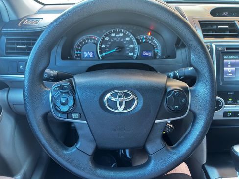 Used 2014 Toyota Camry LE image 25