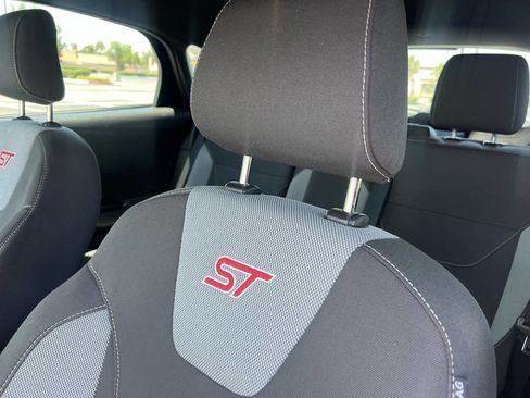 Used 2018 Ford Focus ST FWD image 38