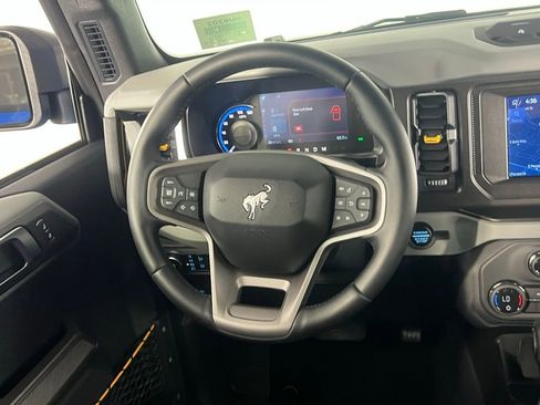 Used 2023 Ford Bronco Badlands image 18