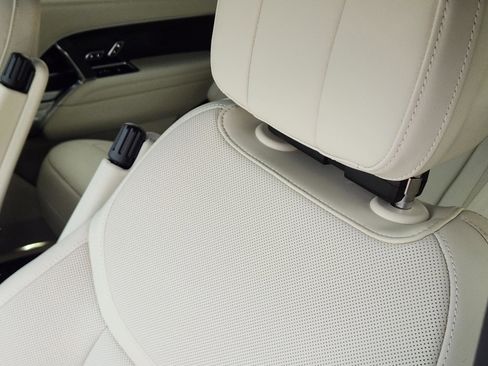 New 2026 Land Rover Range Rover Long Wheelbase SE image 15