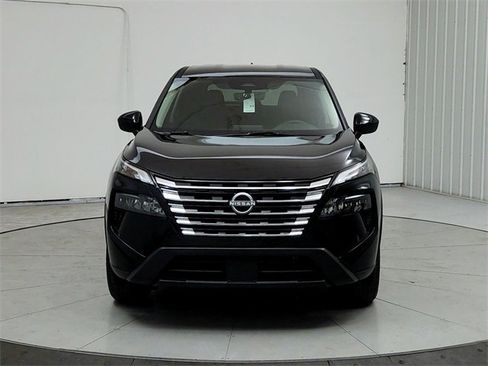 New 2025 Nissan Rogue SV image 2