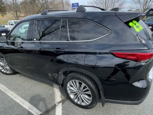 Used 2023 Toyota Highlander Platinum AWD/4WD image 6