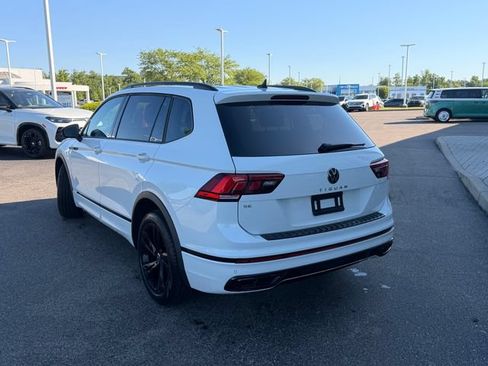 Certified 2024 Volkswagen Tiguan SE R-Line FWD image 4