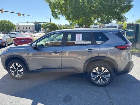 Used 2023 Nissan Rogue SV FWD image 5