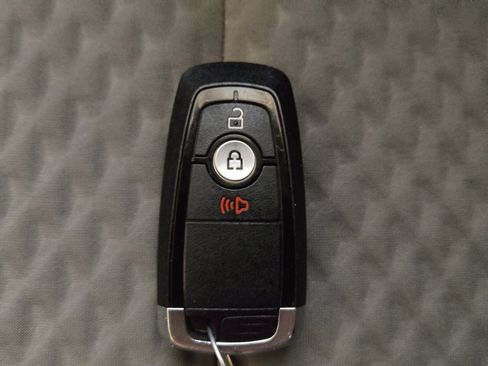 Used 2020 Ford Escape SE image 32