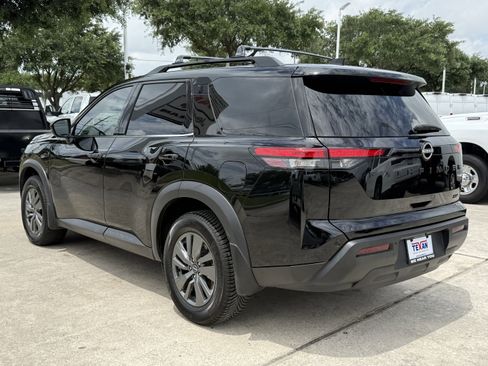 Used 2024 Nissan Pathfinder SV w/ Black Appearance Package FWD image 7