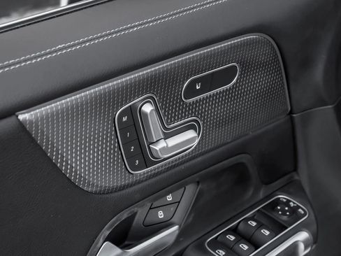 Used 2021 Mercedes-Benz GLB 250 4MATIC w/ Premium Package image 44