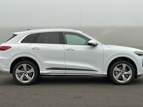 New 2025 Audi Q5 Premium Plus image 2