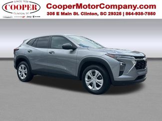 Used 2025 Chevrolet Trax LS image 1