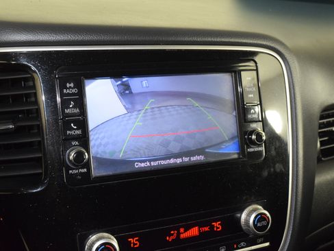 Used 2020 Mitsubishi Outlander ES image 18