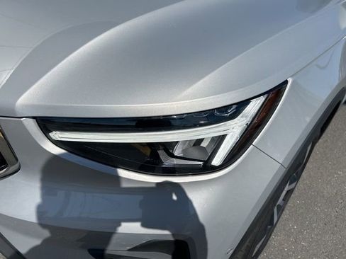 Certified 2025 Volvo XC40 B5 Plus image 8