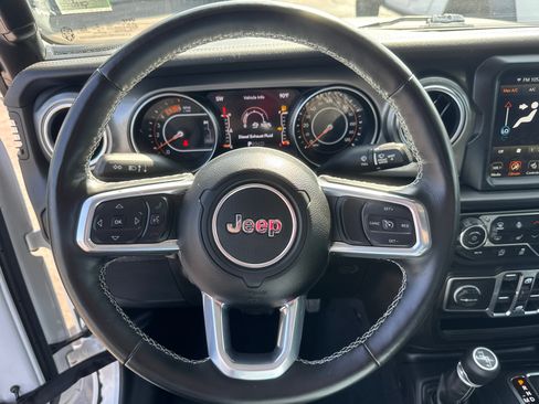 Used 2021 Jeep Gladiator Overland AWD/4WD image 15