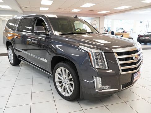 Used 2017 Cadillac Escalade ESV Premium Luxury image 12