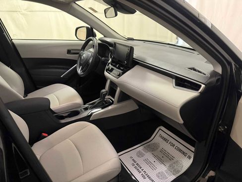 Certified 2022 Toyota Corolla Cross LE image 27