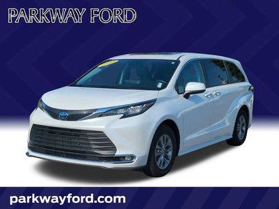 Used 2023 Toyota Sienna XLE