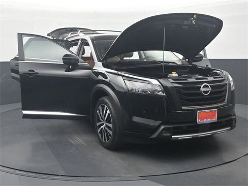 Used 2025 Nissan Pathfinder Platinum w/ Black Appearance Package image 36