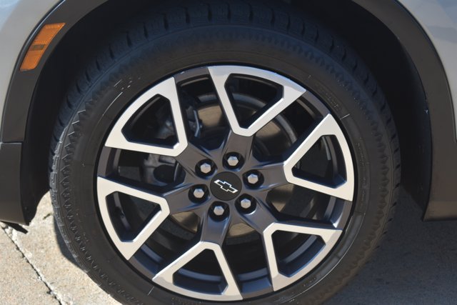 Used 2025 Chevrolet Blazer RS FWD image 11