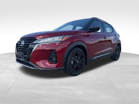Used 2023 Nissan Kicks SR w/ SR Premium Package FWD image 5