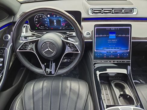 Used 2022 Mercedes-Benz S 500 4MATIC w/ AMG Line Package image 17