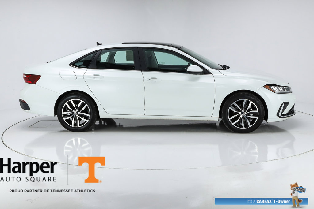 Used 2025 Volkswagen Jetta SE w/ Sunroof Package FWD image 10