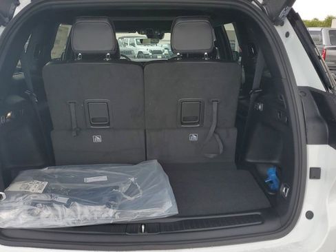 New 2025 Jeep Grand Cherokee L Altitude image 9