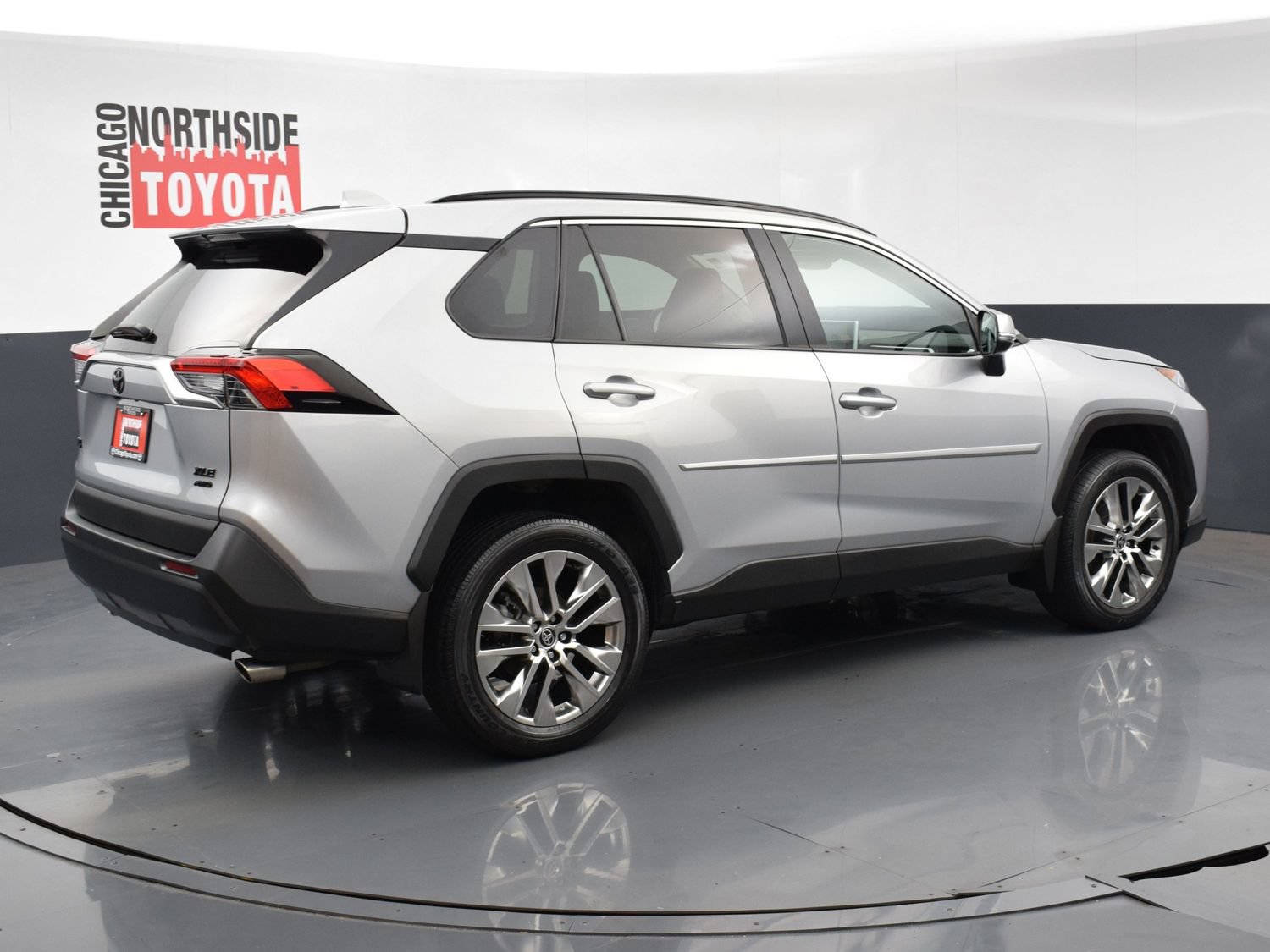 Used 2021 Toyota RAV4 XLE Premium AWD/4WD image 4