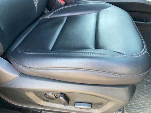 Used 2022 Ford Explorer XLT w/ Equipment Group 202A AWD/4WD image 10