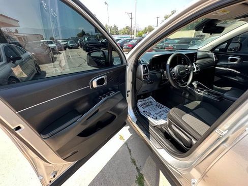 Used 2022 Kia Sorento LX AWD/4WD image 10