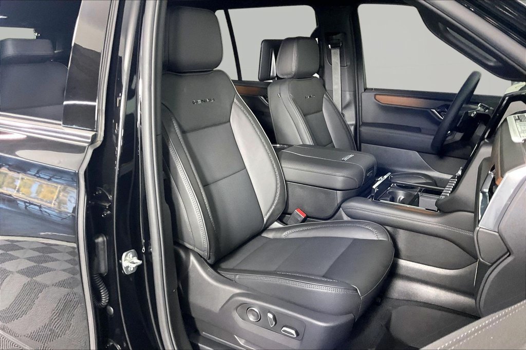 New 2027 GMC Yukon Denali w/ Denali Reserve Package AWD/4WD image 12