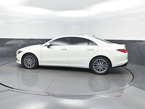 Used 2022 Mercedes-Benz CLA 250 image 2