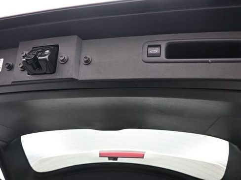 Used 2021 Toyota Highlander LE image 16