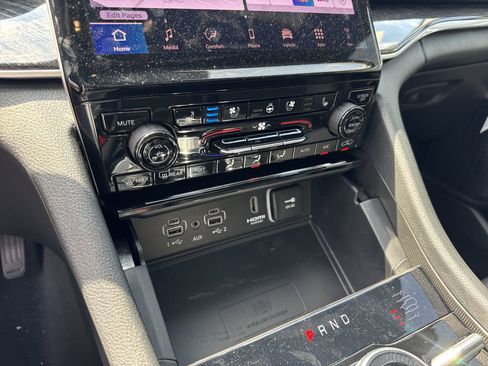 New 2025 Jeep Grand Cherokee Trailhawk w/ Luxury Tech Group III image 27