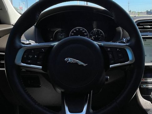 Used 2018 Jaguar F-PACE Prestige AWD/4WD image 21