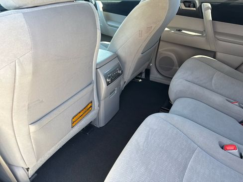 Used 2011 Toyota Highlander 4WD image 44