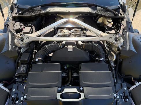 Used 2021 Aston Martin V8 Vantage Coupe image 19