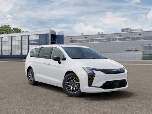 New 2027 Chrysler Pacifica Limited FWD image 5