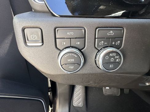 New 2026 GMC Sierra 1500 Elevation image 17