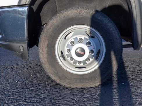 Used 2020 GMC Sierra 3500 4x4 Crew Cab w/ Gooseneck/5TH Wheel Package image 35