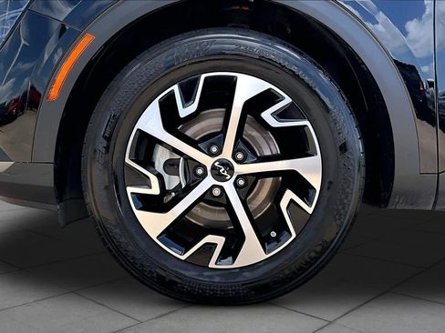 Used 2024 Kia Sportage EX image 11