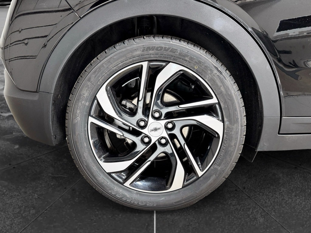 Used 2023 Chevrolet Bolt LT w/ Infotainment Package FWD image 34