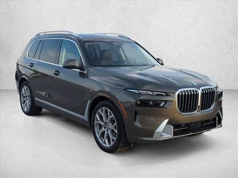 Certified 2026 BMW X7 xDrive40i w/ Premium Package AWD/4WD image 3