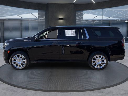 Certified 2024 Chevrolet Suburban High Country AWD/4WD image 3