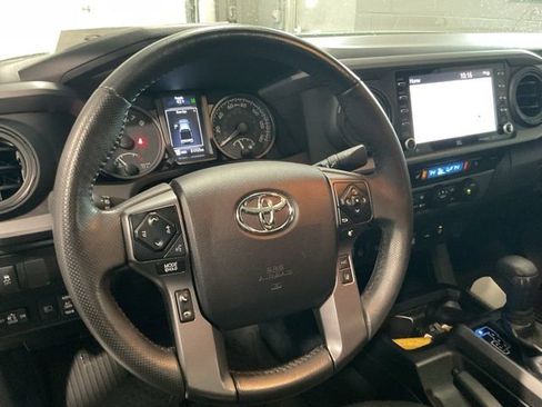 Used 2022 Toyota Tacoma TRD Off-Road image 13