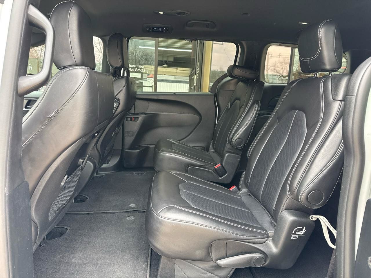 Used 2025 Chrysler Pacifica Select FWD image 16